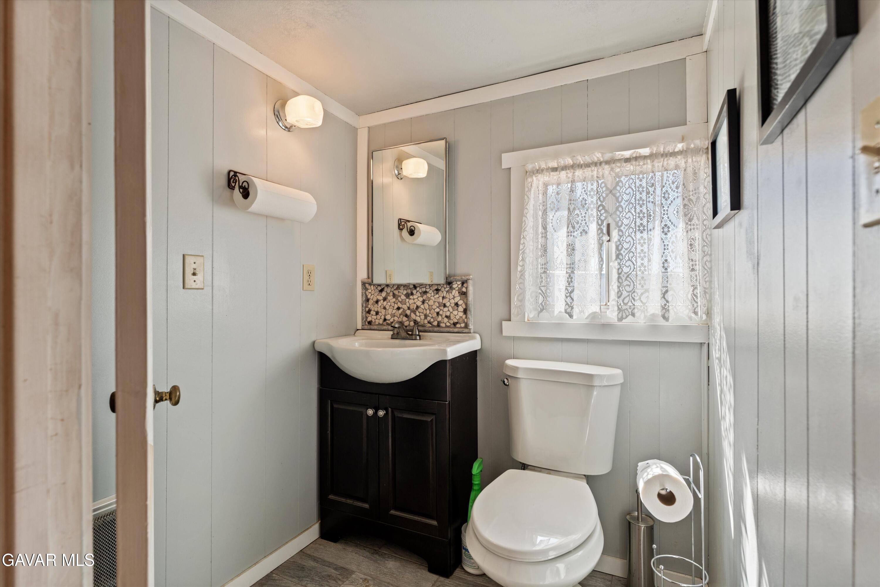 3350 Dawn Road Rosamond, CA 93560 - Photo 25 of 39 powder room half bath