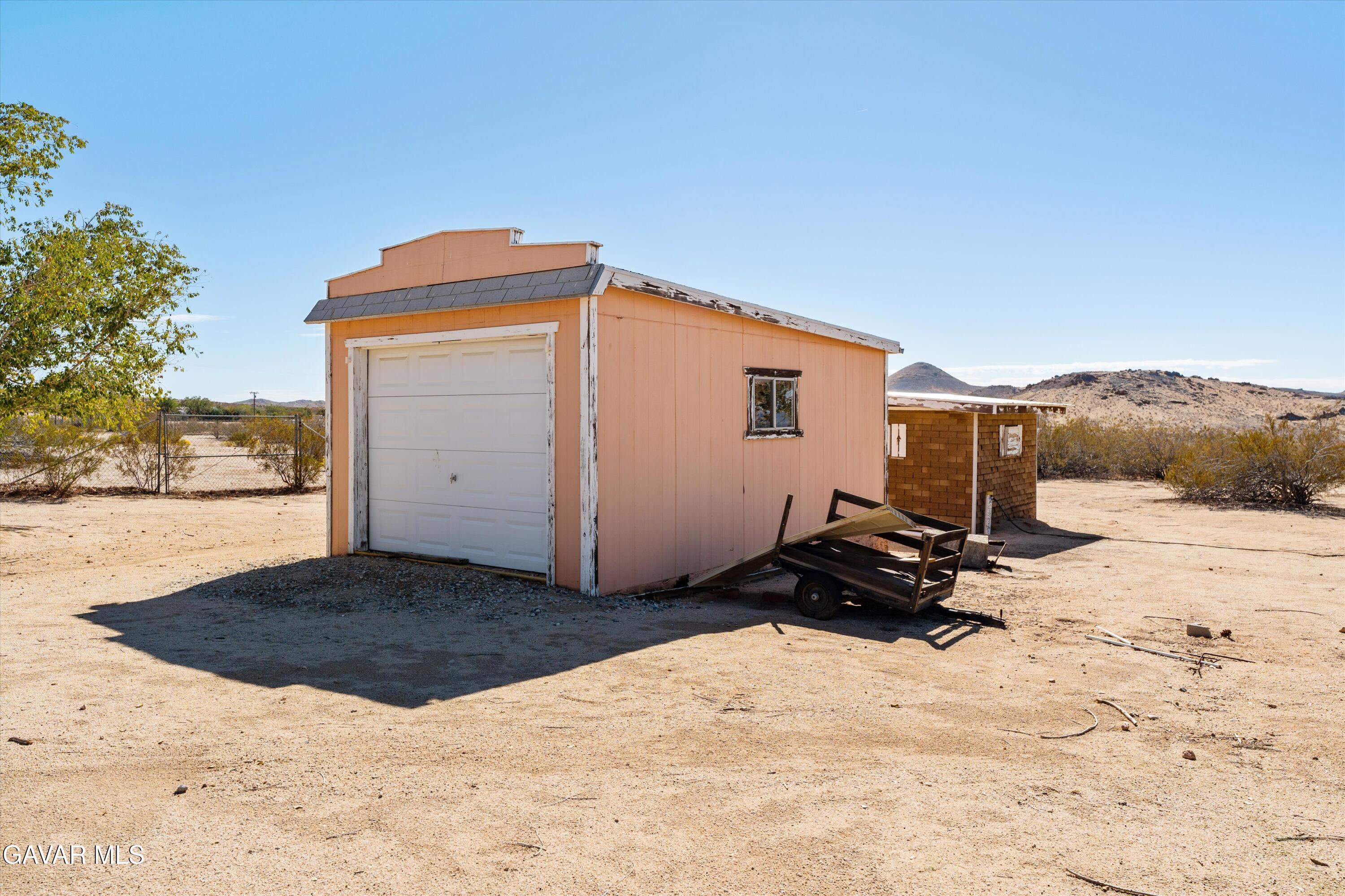 3350 Dawn Road Rosamond, CA 93560 - Photo 29 of 39 garage space 4
