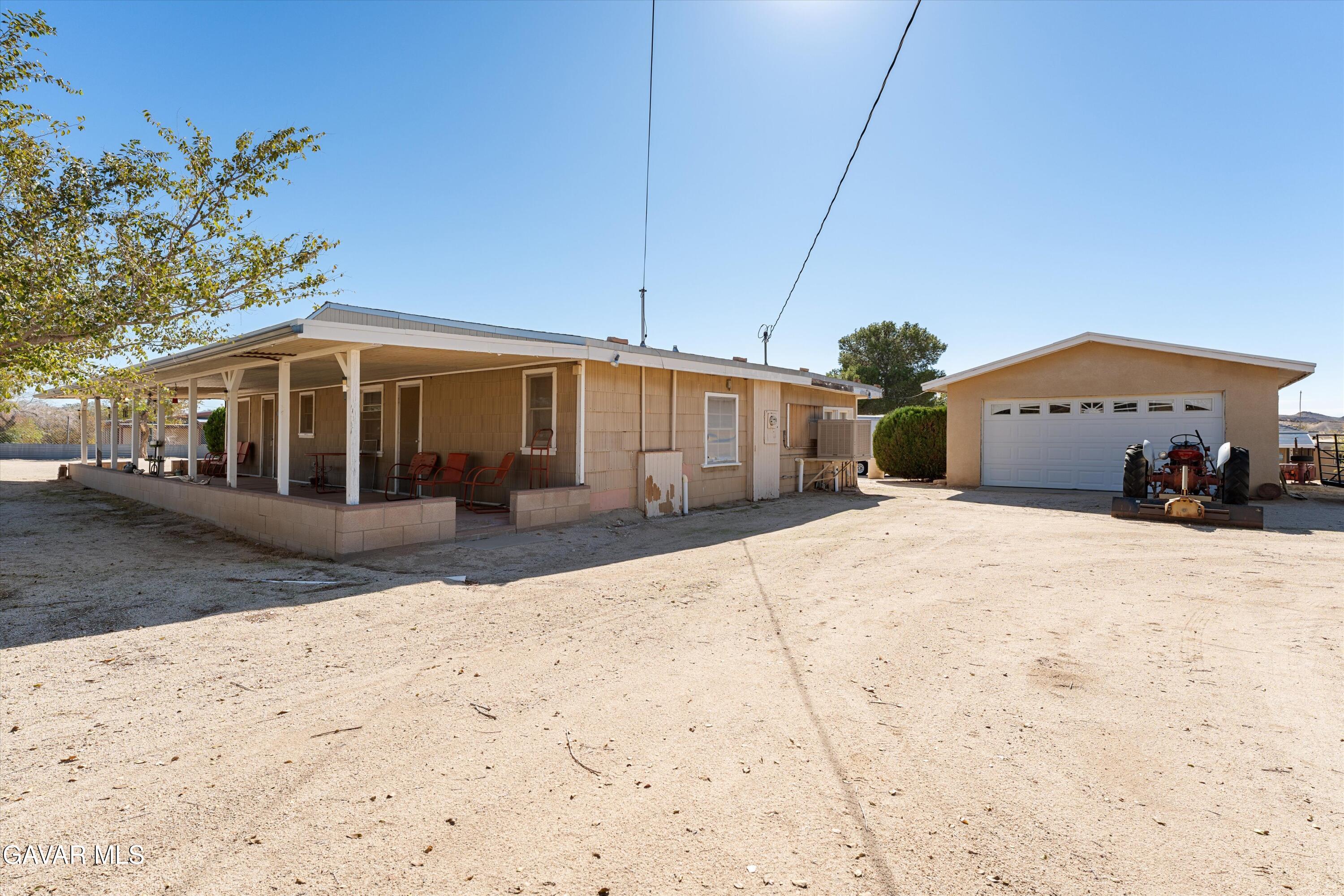 3350 Dawn Road Rosamond, CA 93560 - Photo 30 of 39 eastern exposure and detached garage