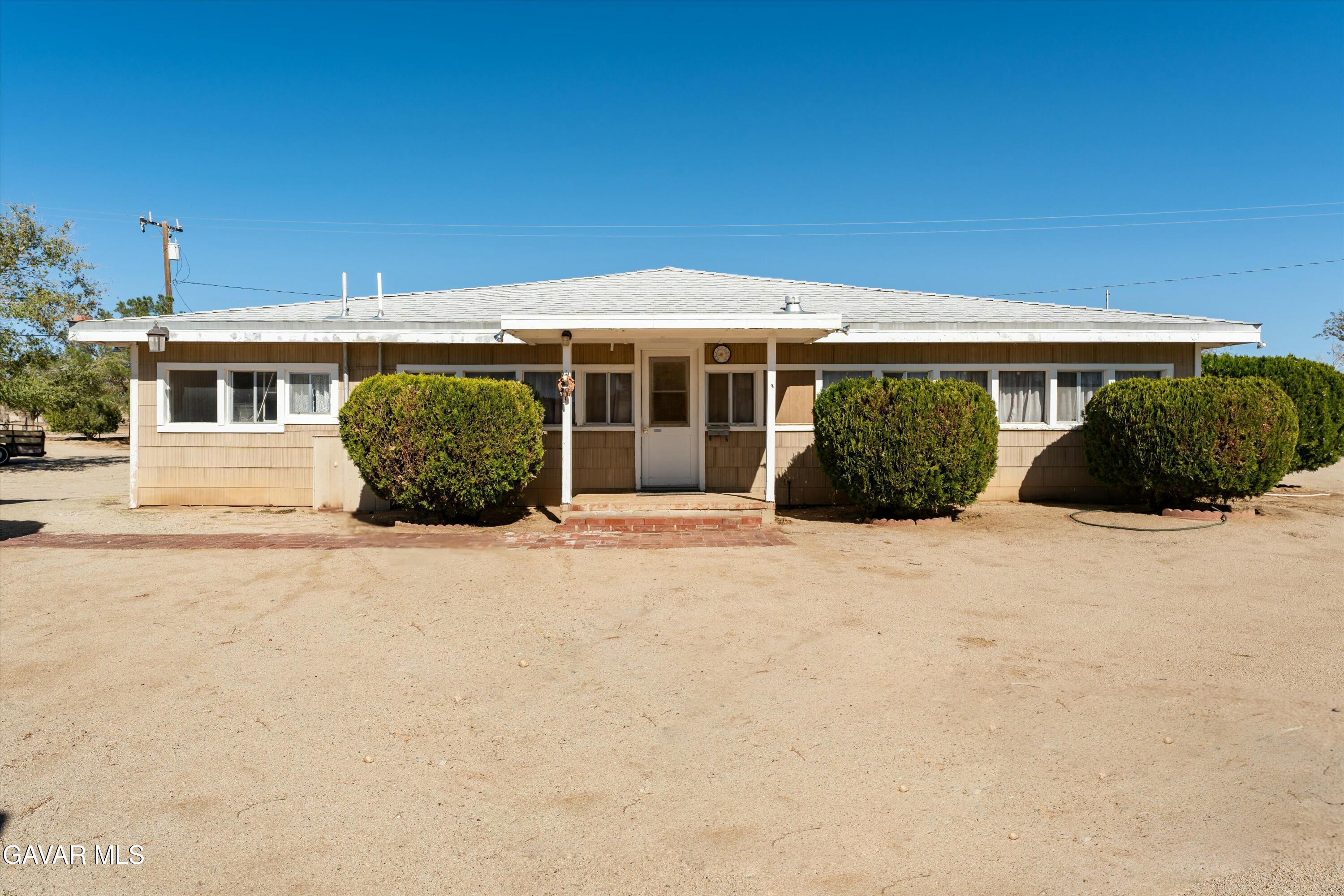 3350 Dawn Road Rosamond, CA 93560 - Photo 3 of 39 Back of home/Southern exposure