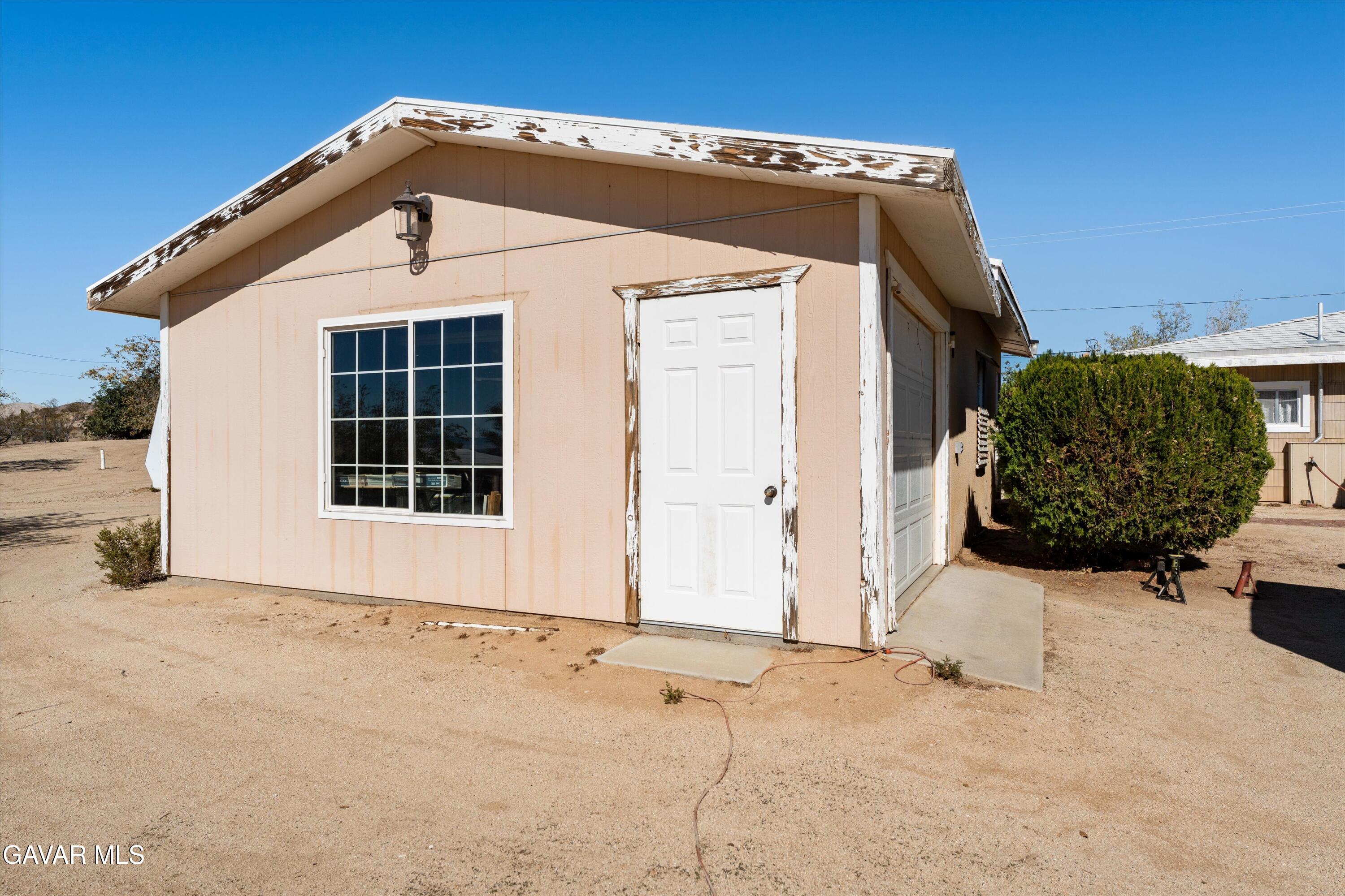 3350 Dawn Road Rosamond, CA 93560 - Photo 8 of 39 3rd car garage exterior