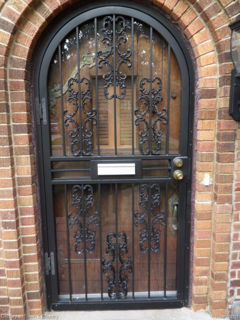 19630 Roslyn Road Detroit, MI 48221 - Photo 18 of 25 Front door veiw 1
