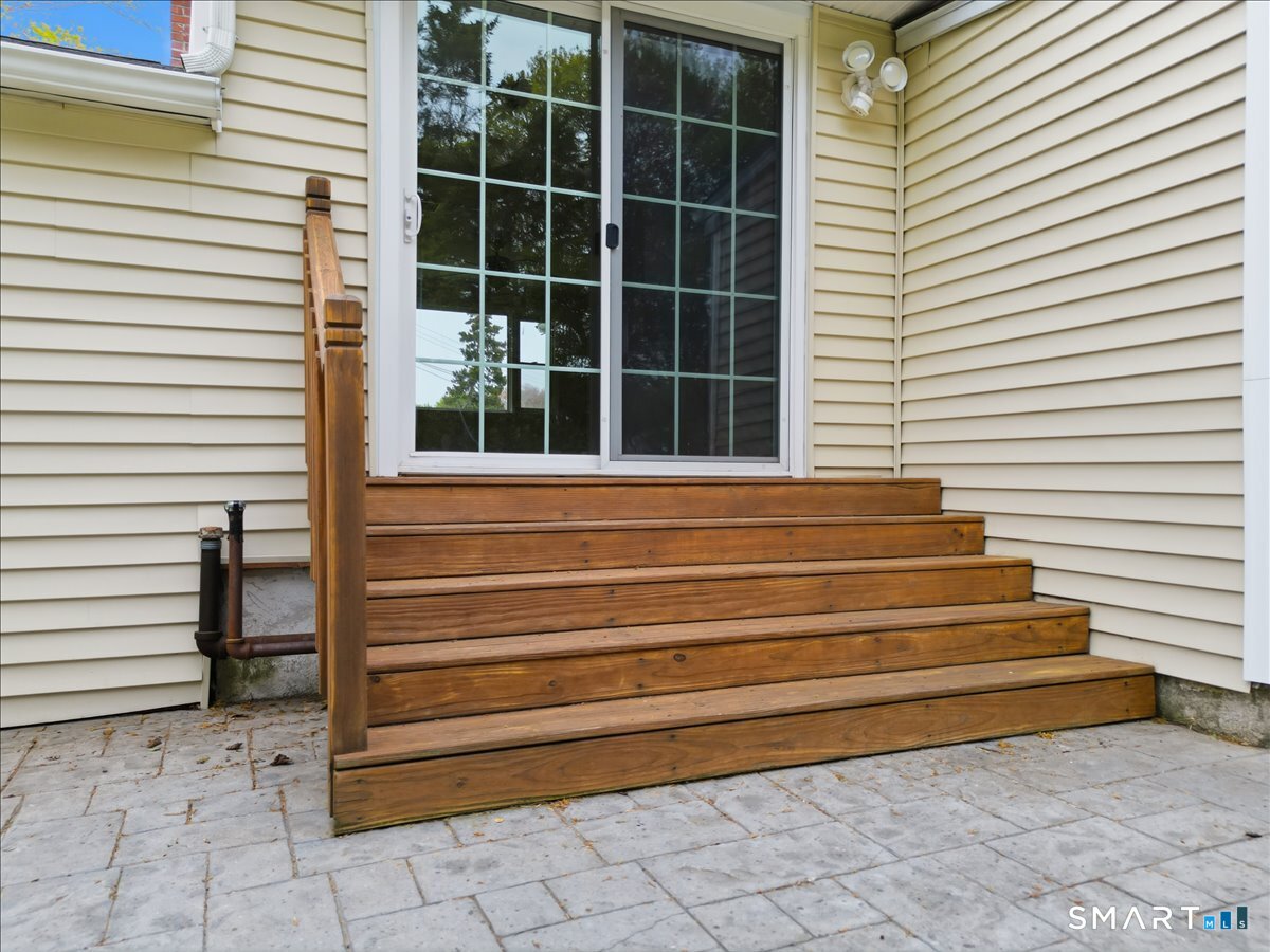 13 Mark Trail Groton, CT 06340 - Photo 8 of 38