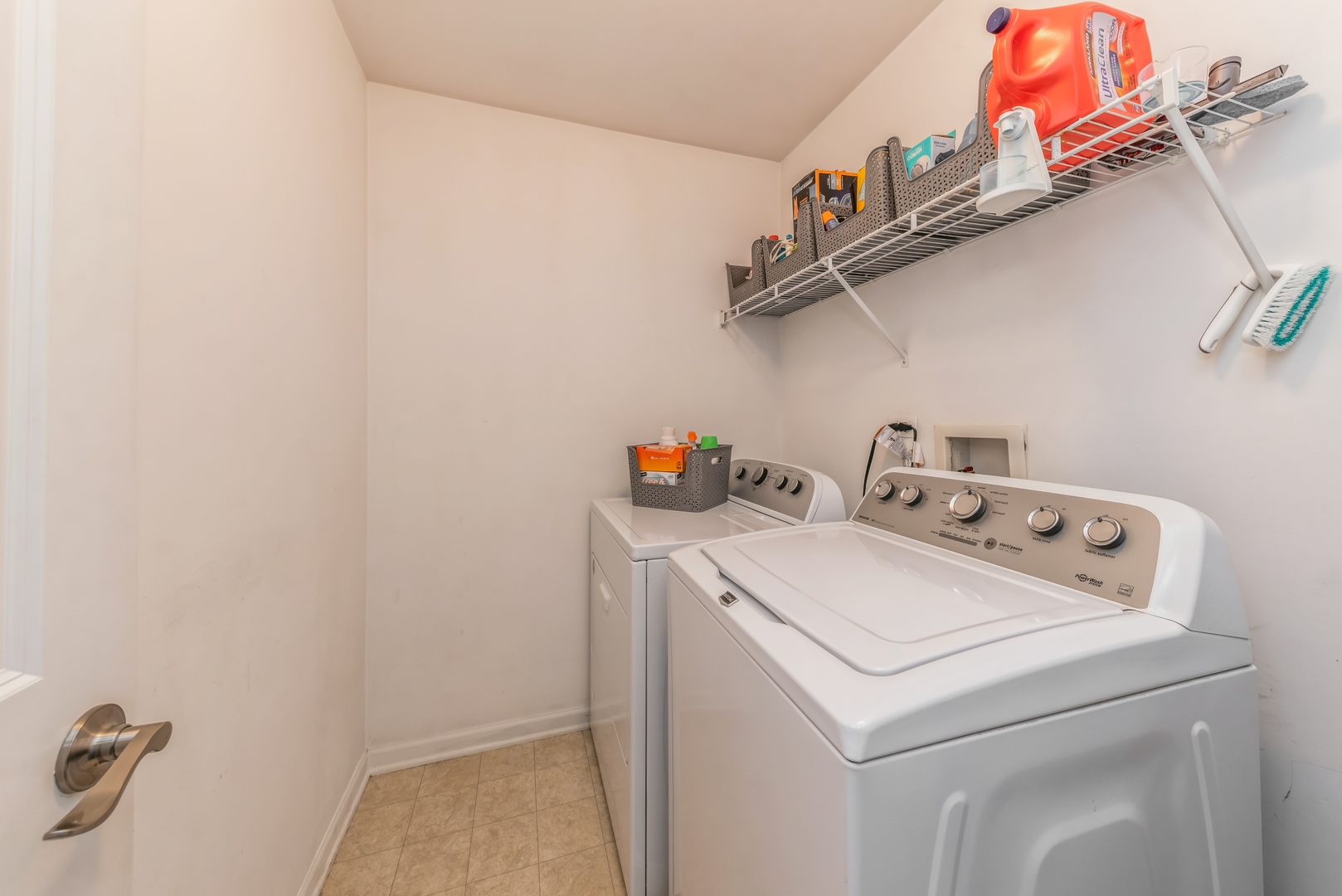 5561 McDonough Road Hoffman Estates, IL 60192 - Photo 13 of 16 a utility room with dryer and washer