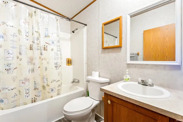 $242,700 | 12407 Creek Bend Lane, Milford, IN 46542