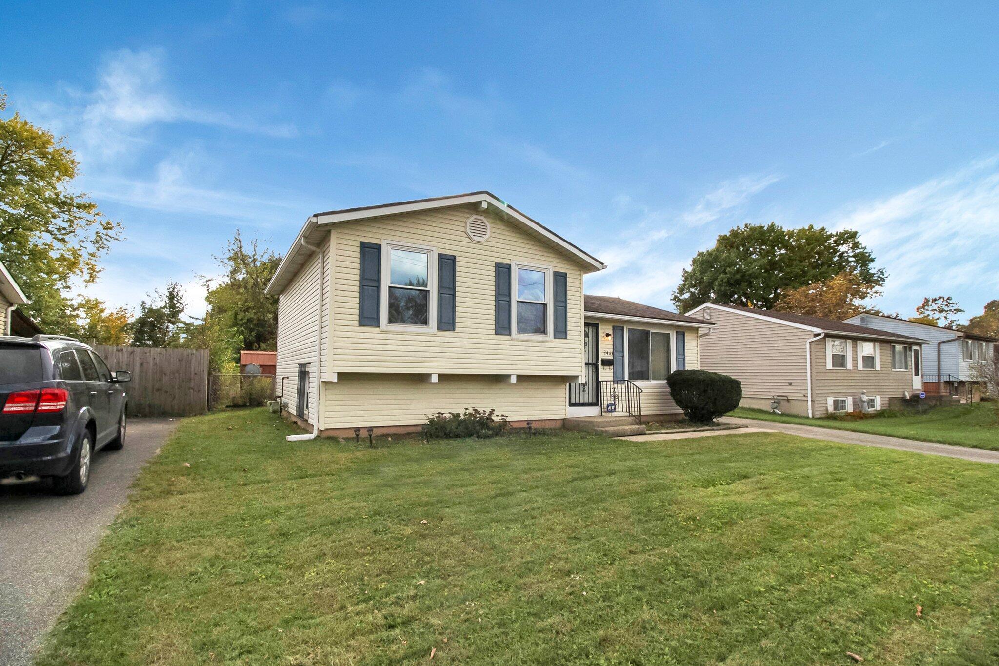 3463 Oakcrest Road Columbus, OH 43232 - Photo 3 of 23 3-web-or-mls-3463-oakcrest-rd