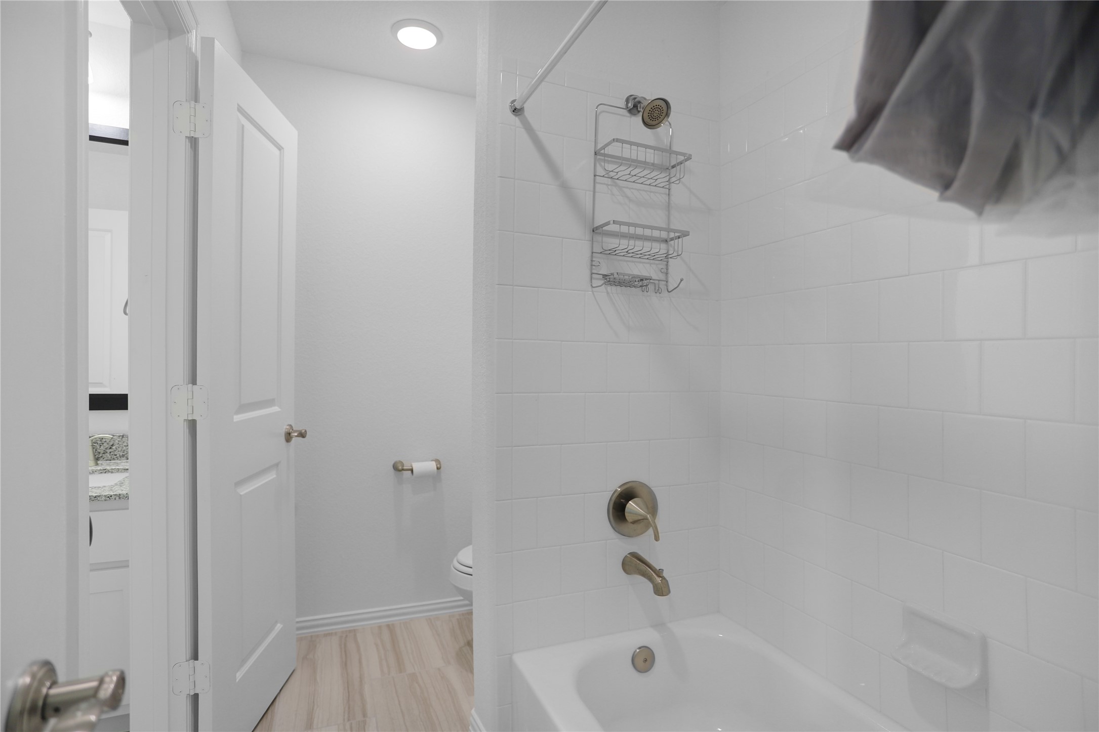 2718 Ripe Amber Cup Court Richmond, TX 77406 - Photo 27 of 43 a bathroom with a bathtub