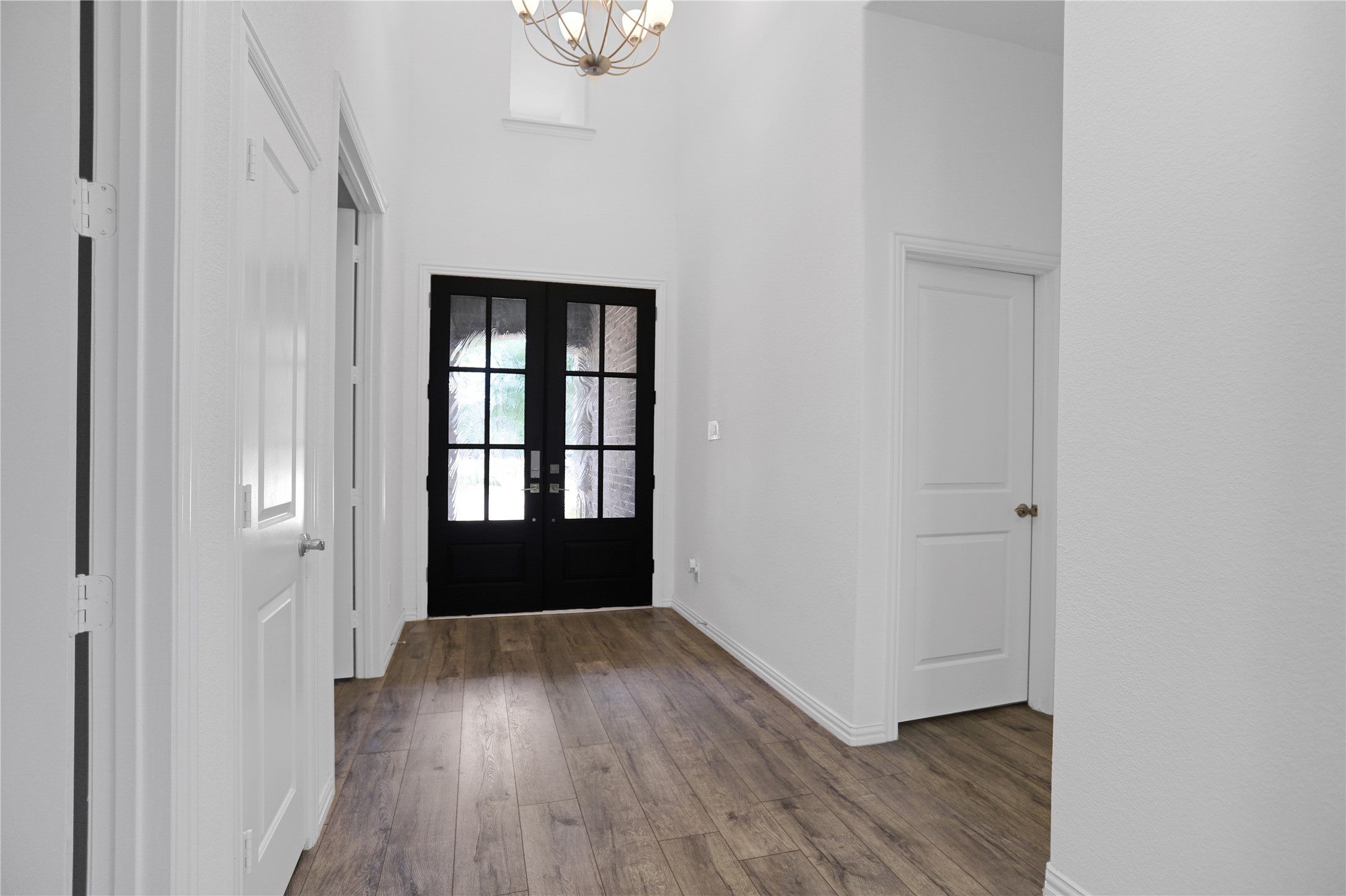 2718 Ripe Amber Cup Court Richmond, TX 77406 - Photo 4 of 43 a view of an empty room with wooden floor and a window