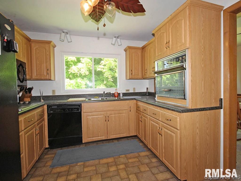8 Greencastle Circle Springfield, IL 62712 - Photo 8 of 27 Gallery Image 8