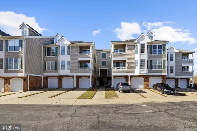 $2,600 | 2004 Peggy Stewart Way, Unit 204, Annapolis, MD 21401