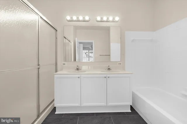 $2,600 | 2004 Peggy Stewart Way, Unit 204, Annapolis, MD 21401