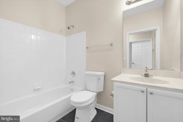$2,600 | 2004 Peggy Stewart Way, Unit 204, Annapolis, MD 21401