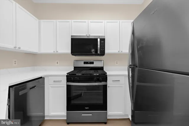 $2,600 | 2004 Peggy Stewart Way, Unit 204, Annapolis, MD 21401