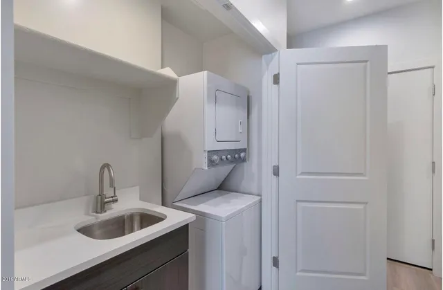 $2,195 | 2015 North 50th Street, Unit 8, Phoenix, AZ 85008