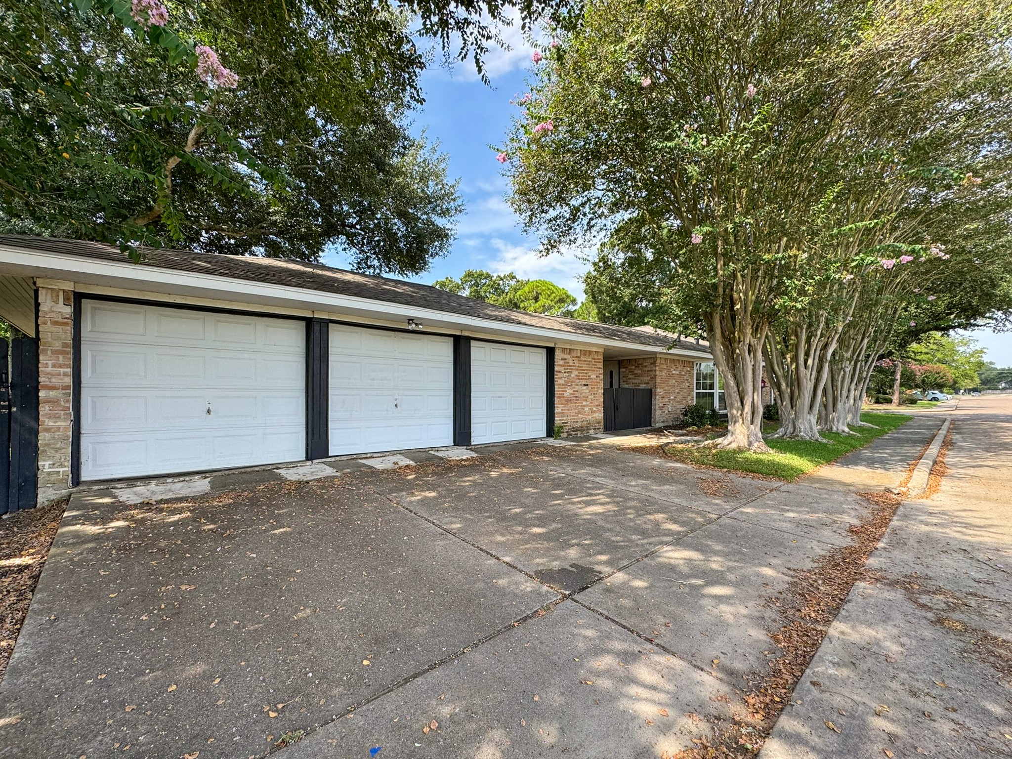 1726 Capstan Road Houston, TX 77062 - Photo 4 of 31 Gallery Image 4