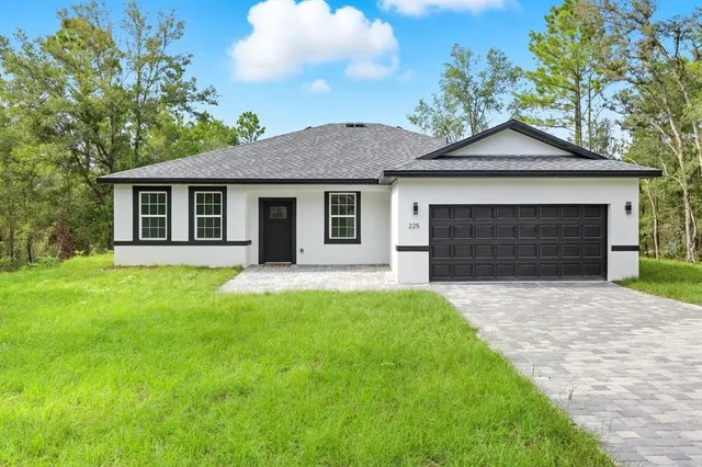 a view of an entrance of the house