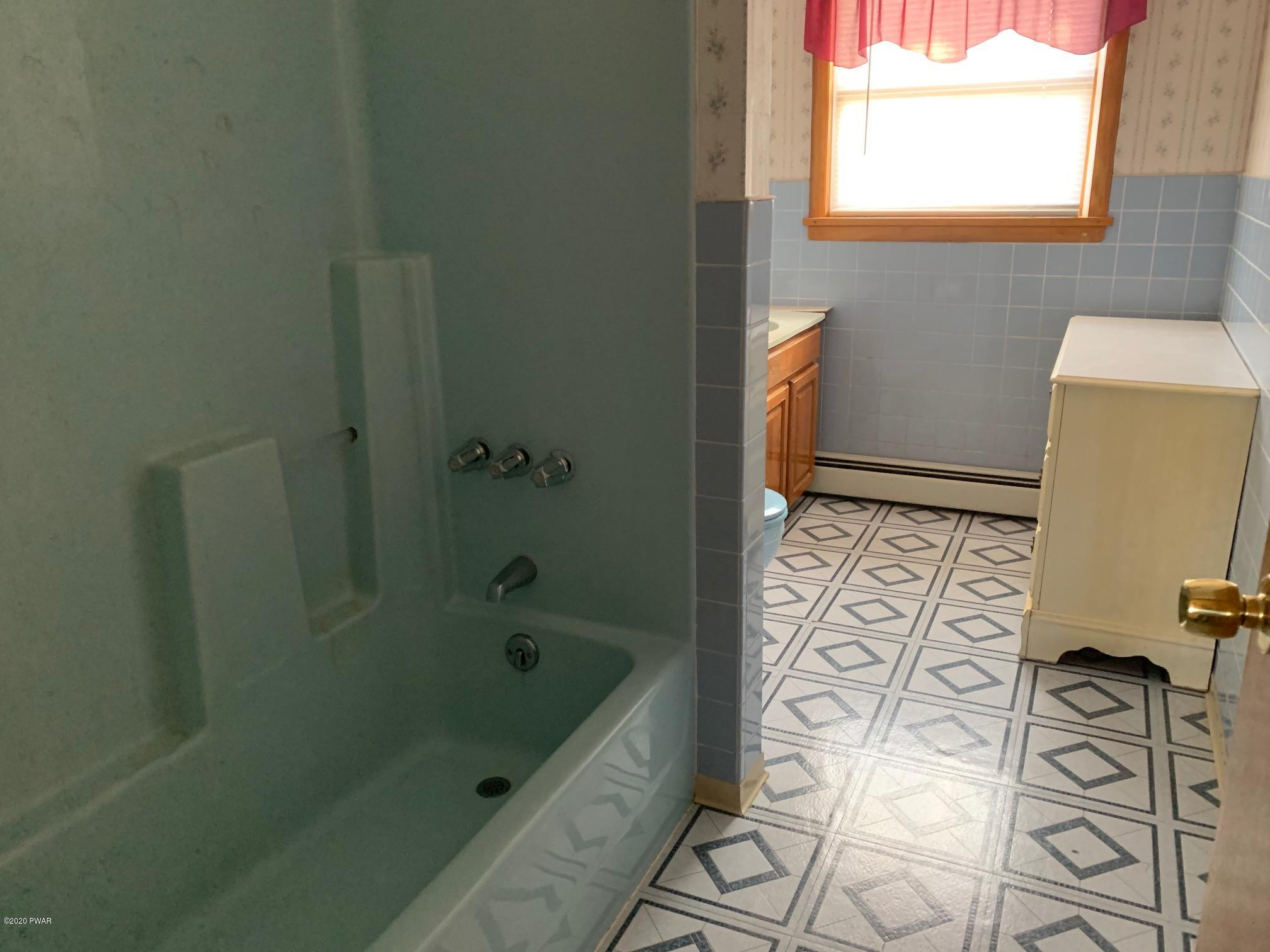 19 Fonda Road Hawley, PA 18428 - Photo 21 of 31 Hall bathroom