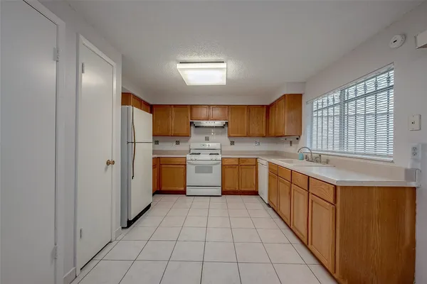 $2,350 | 2915 Windchase Boulevard, Houston, TX 77082