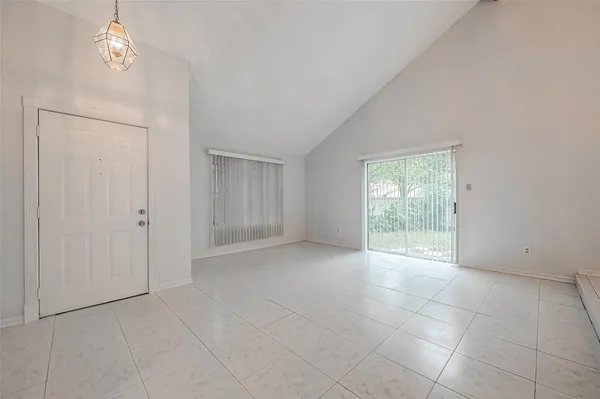 $2,350 | 2915 Windchase Boulevard, Houston, TX 77082