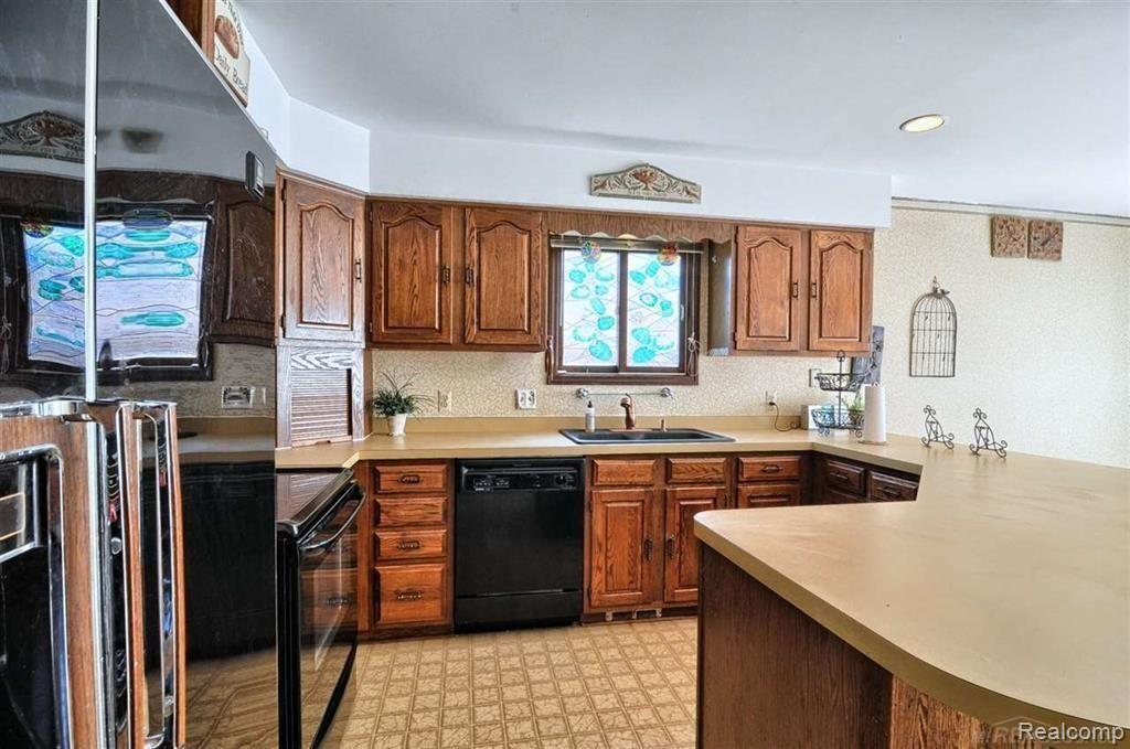 1718 Jason Circle Rochester, MI 48306 - Photo 7 of 31 7.JPG