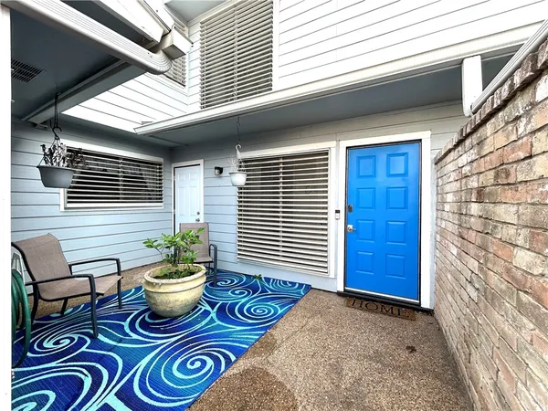 $230,000 | 840 Cliff Drive, Unit 4, Portland, TX 78374