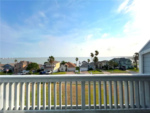 $230,000 | 840 Cliff Drive, Unit 4, Portland, TX 78374