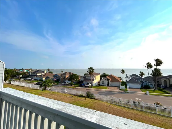 $230,000 | 840 Cliff Drive, Unit 4, Portland, TX 78374
