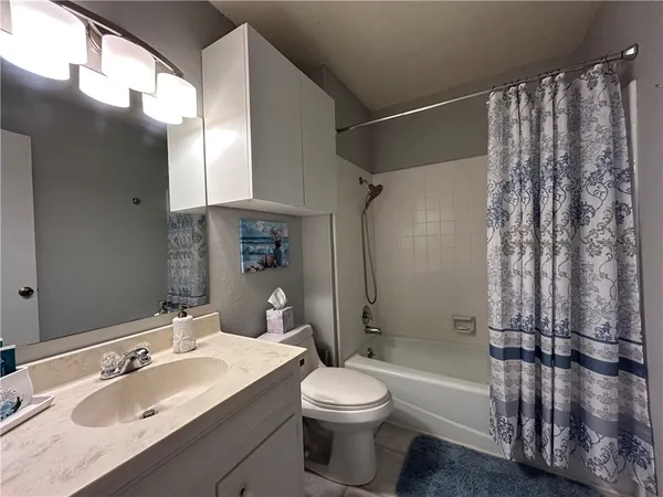 $230,000 | 840 Cliff Drive, Unit 4, Portland, TX 78374