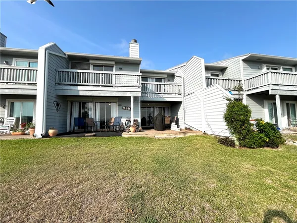 $230,000 | 840 Cliff Drive, Unit 4, Portland, TX 78374