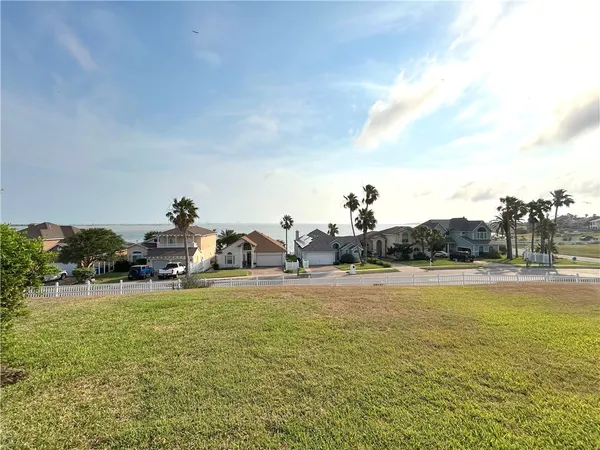 $230,000 | 840 Cliff Drive, Unit 4, Portland, TX 78374