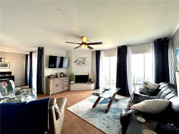 $230,000 | 840 Cliff Drive, Unit 4, Portland, TX 78374