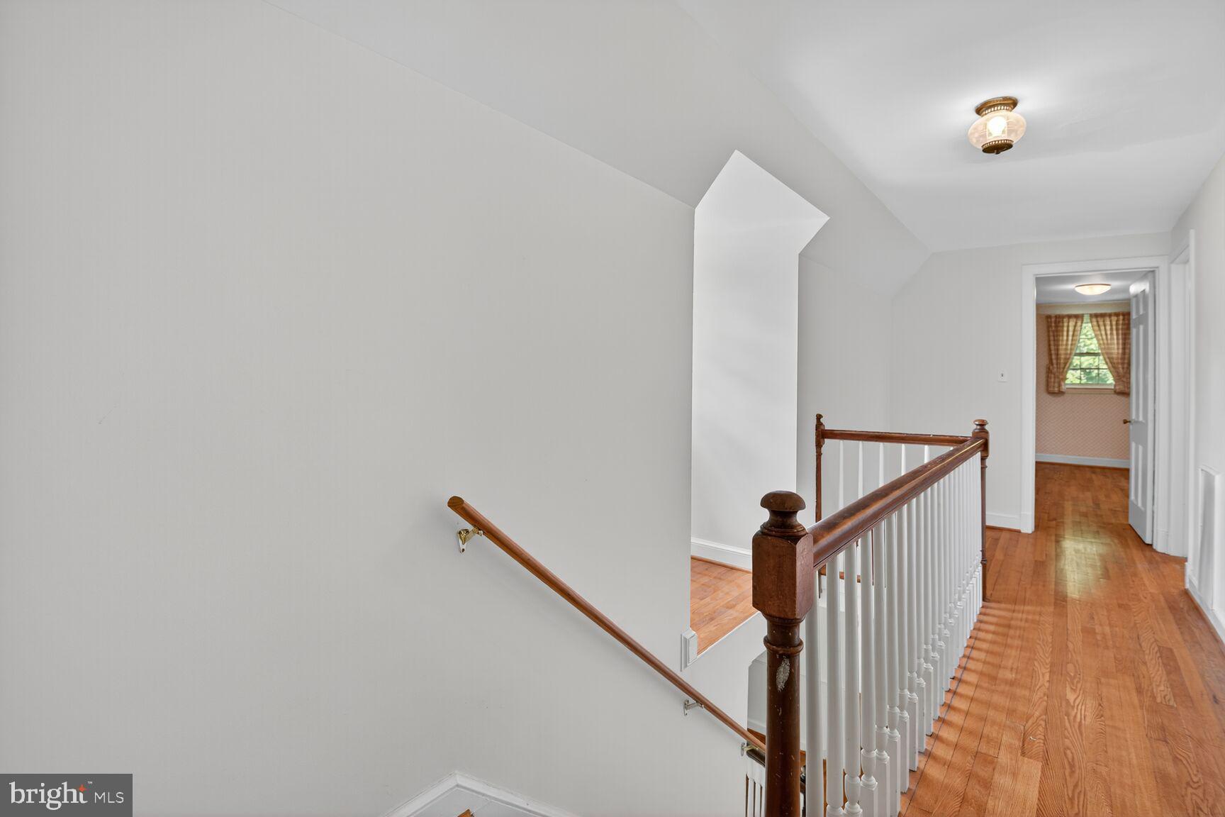 9107 River Road Potomac, MD 20854 - Photo 20 of 32 Upper Level