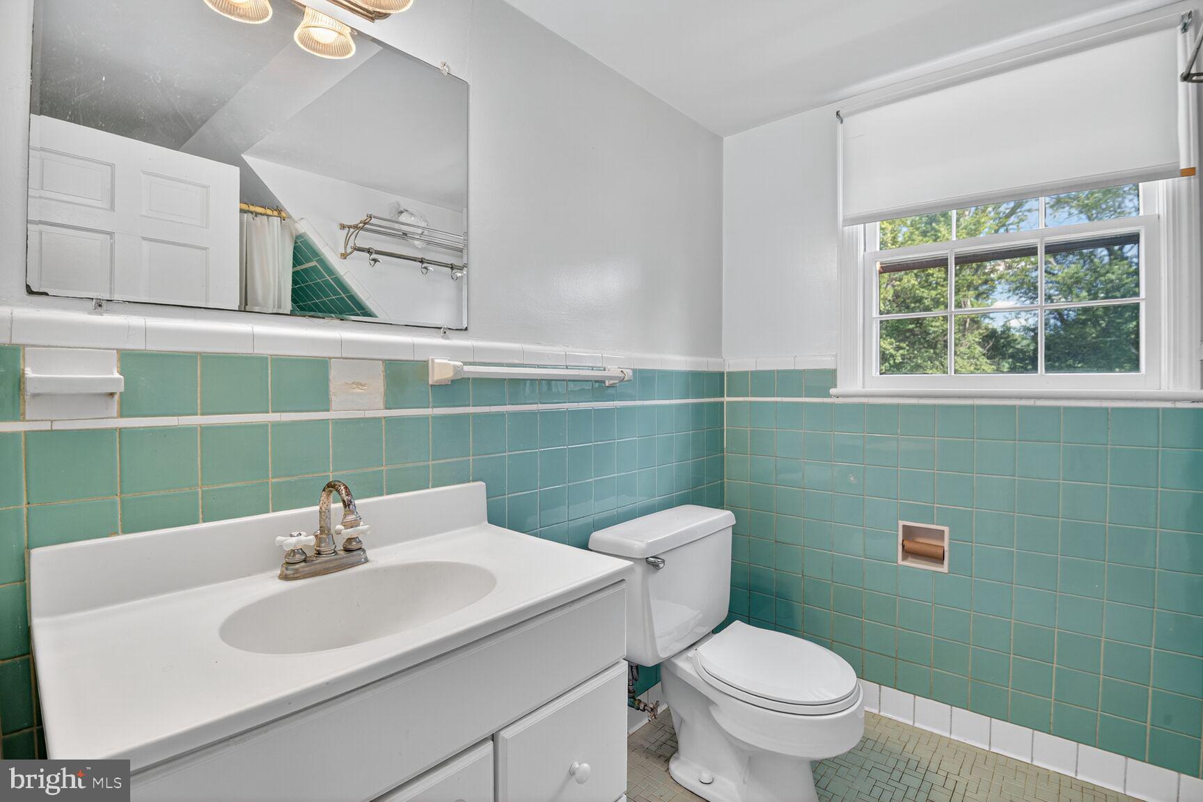 9107 River Road Potomac, MD 20854 - Photo 28 of 32 Bathroom 02 - Upper Level