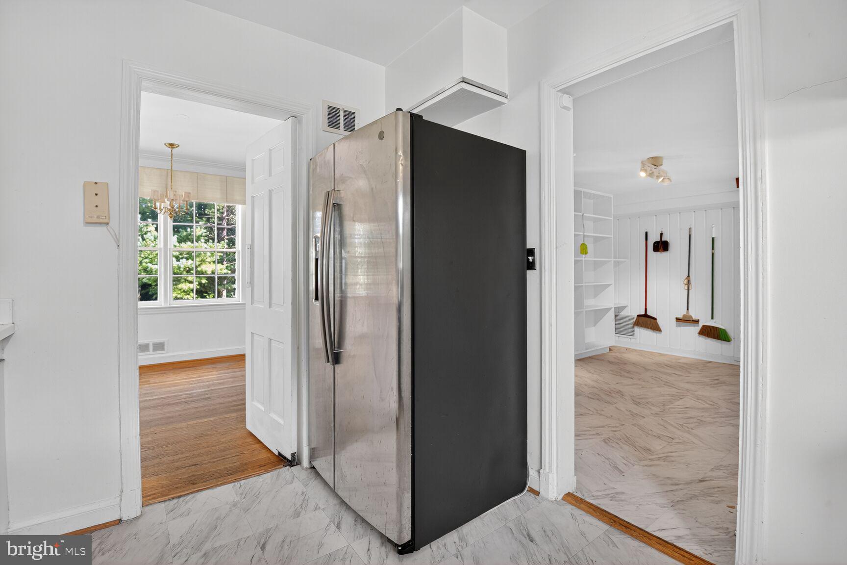 9107 River Road Potomac, MD 20854 - Photo 8 of 32 Kitchen