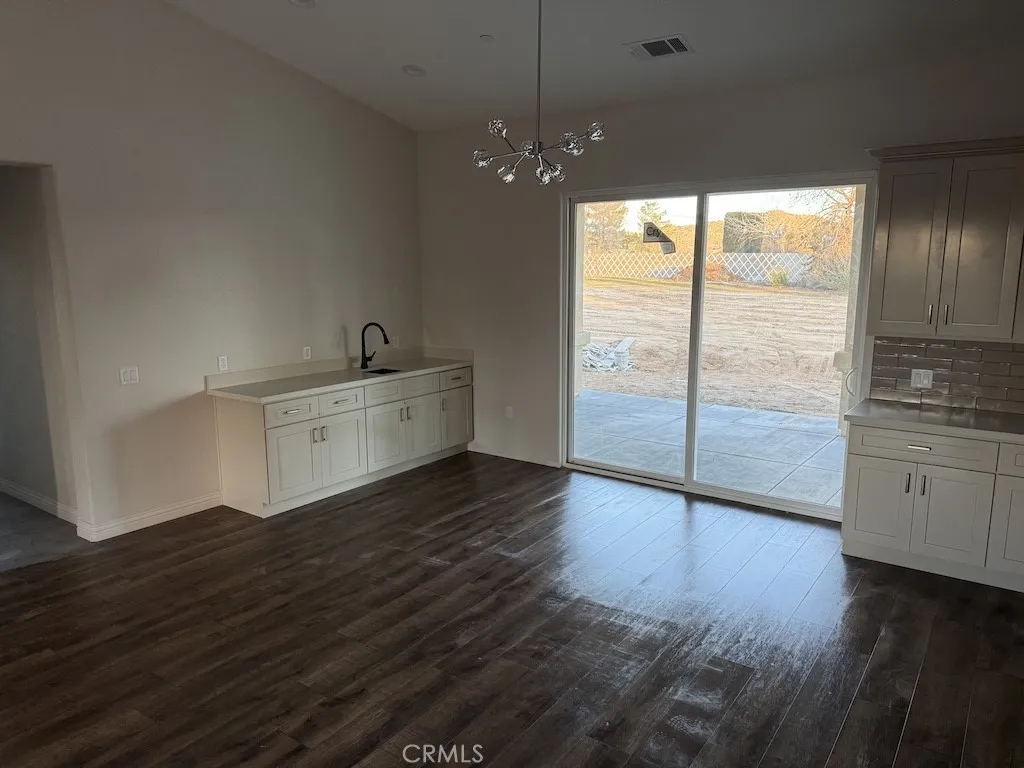 14785 Tigertail Road Apple Valley, CA 92307 - Photo 4 of 5 Dining Room