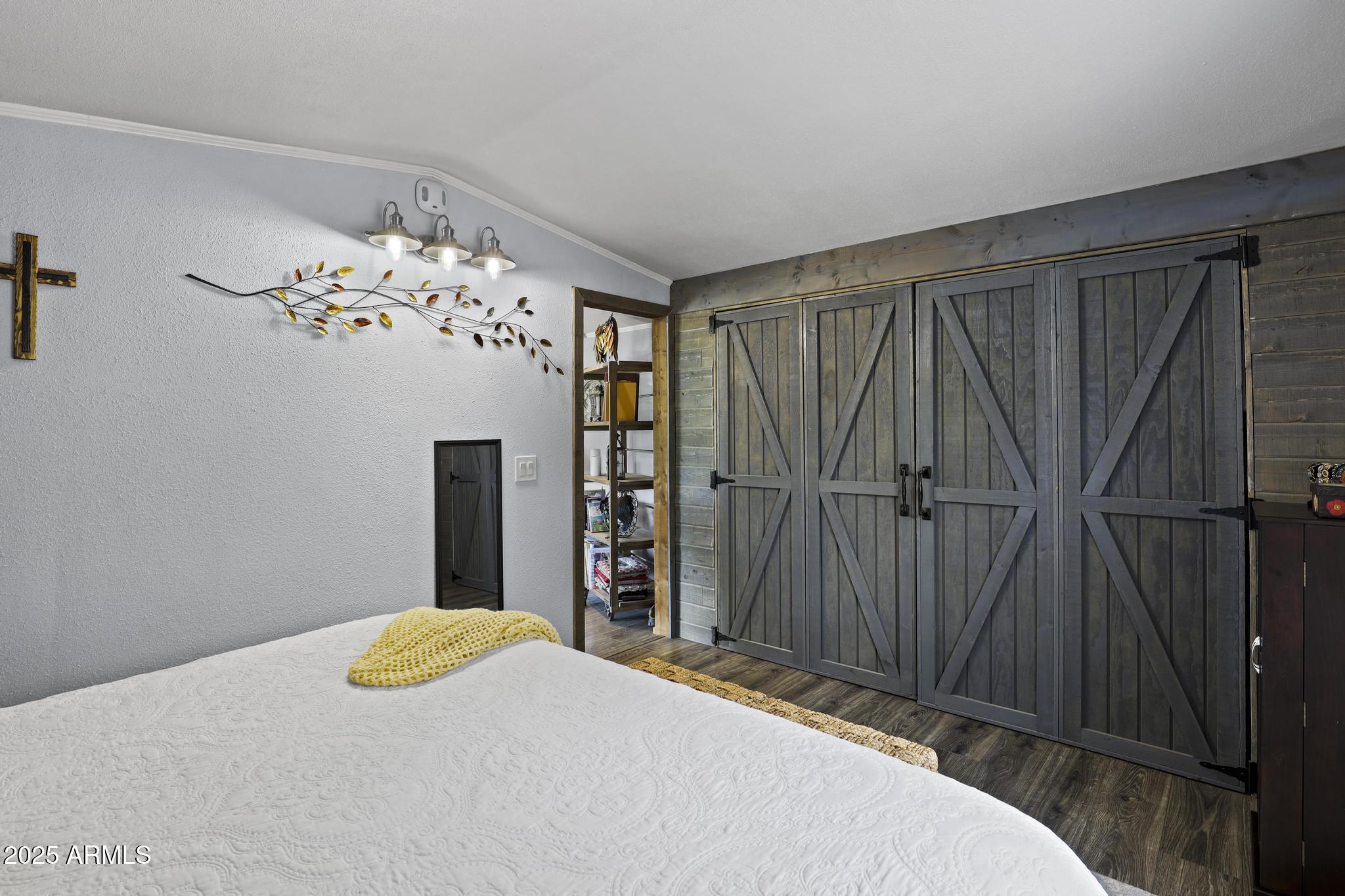 254 Blackfoot Road Payson, AZ 85541 - Photo 16 of 31 a bedroom with a bed and a chandelier