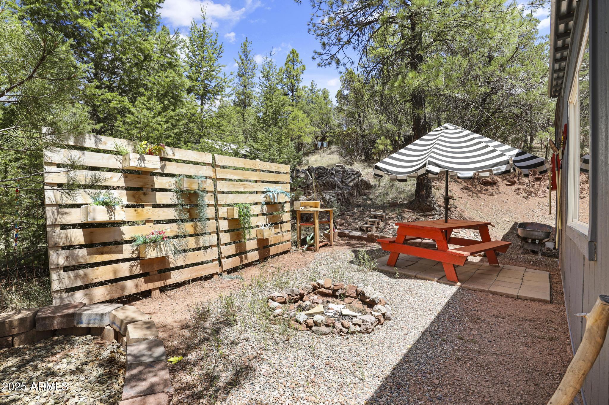 254 Blackfoot Road Payson, AZ 85541 - Photo 23 of 31 an outdoor sitting area with an umbrella