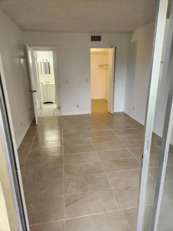 $1,750 | 600 Village Green Court, Unit 108, Palm Springs, FL 33461