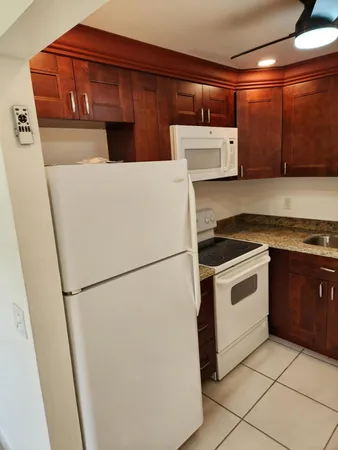 $1,695 | 600 Village Green Court, Unit 108, Palm Springs, FL 33461