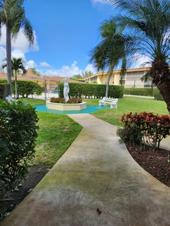 $1,750 | 600 Village Green Court, Unit 108, Palm Springs, FL 33461