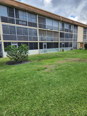 $1,695 | 600 Village Green Court, Unit 108, Palm Springs, FL 33461