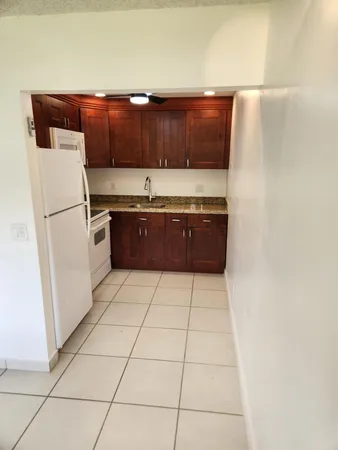 $1,695 | 600 Village Green Court, Unit 108, Palm Springs, FL 33461