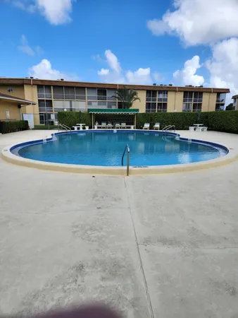 $1,750 | 600 Village Green Court, Unit 108, Palm Springs, FL 33461
