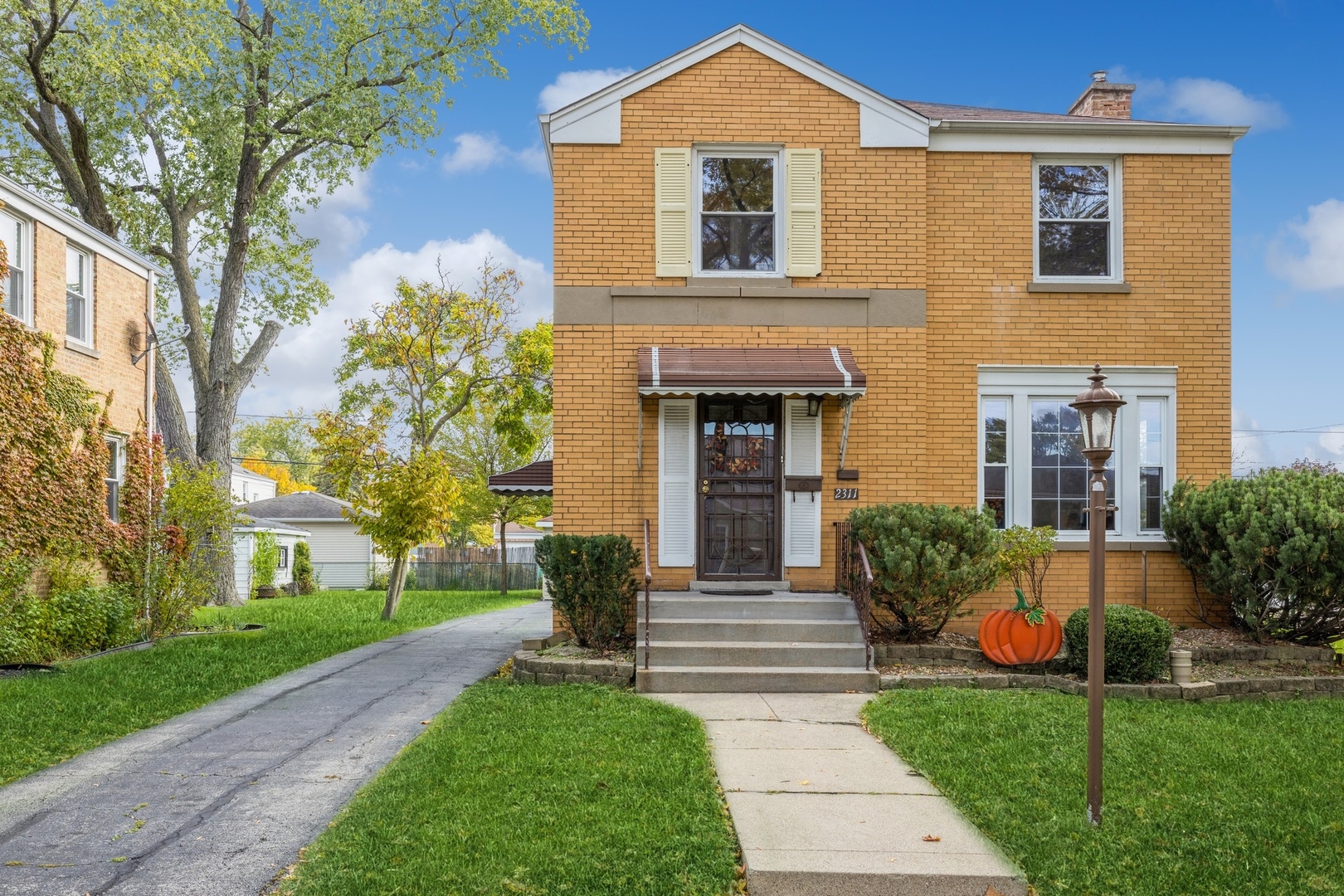 2311 South 3rd Avenue North Riverside, IL 60546 - Photo 1 of 21 Gallery Image 1