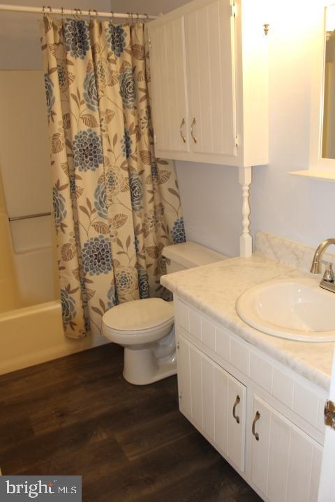 462 Shirktown Road Narvon, PA 17555 - Photo 19 of 37 hall bath