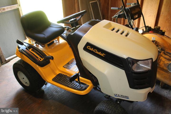 462 Shirktown Road Narvon, PA 17555 - Photo 4 of 37 riding mower stays