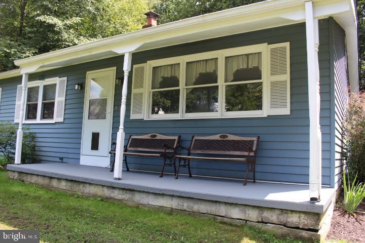 462 Shirktown Road Narvon, PA 17555 - Photo 6 of 37 Front porch
