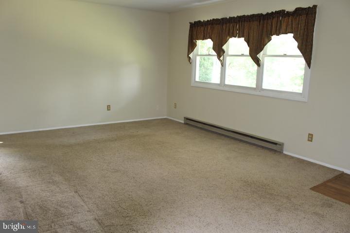 462 Shirktown Road Narvon, PA 17555 - Photo 10 of 37 Large living room