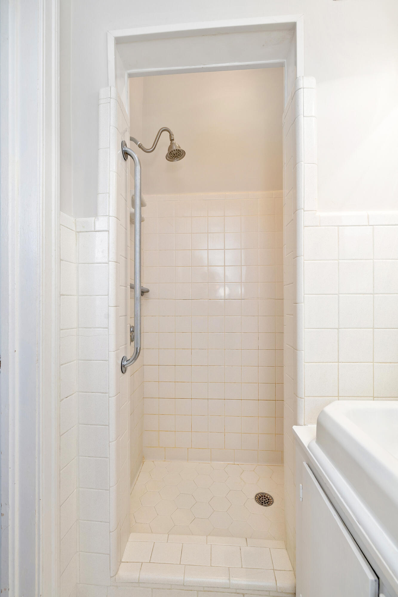 537 West Calhoun Street Sumter, SC 29150 - Photo 22 of 40 bathroom between Bedrooms 1 & 2