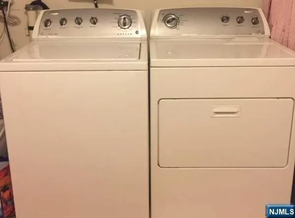 a close up view of a washer and dryer